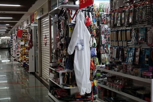 没人来也要把店开着 疫情风暴中的义乌商贸城